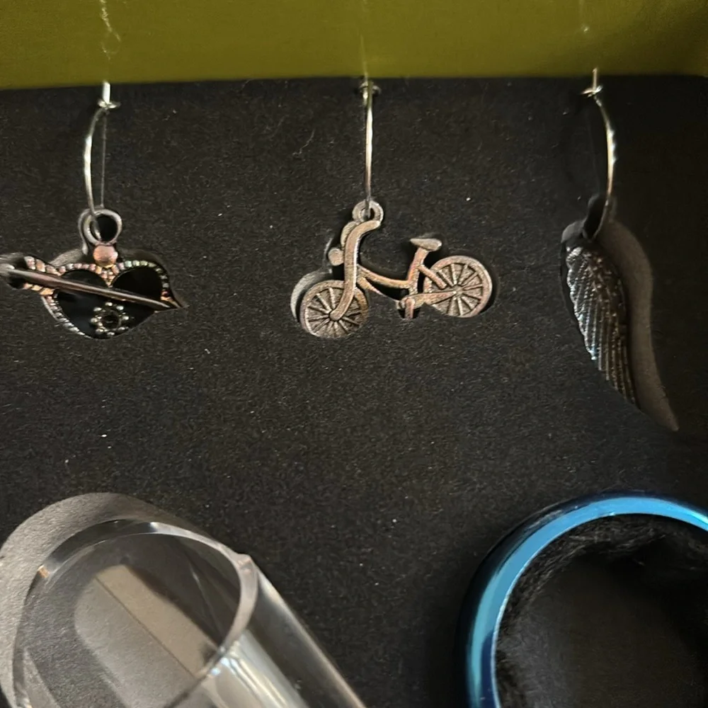 Wine Accessory Set with Charms